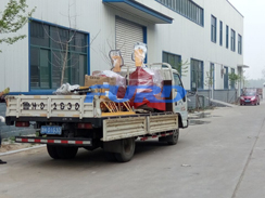 福瑞得機(jī)械手扶壓路機(jī)、框架整平機(jī)已成功裝車(chē)及時(shí)發(fā)貨