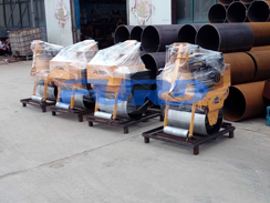 福瑞得機(jī)械5臺(tái)壓路機(jī)，一臺(tái)混凝土整平機(jī)及時(shí)發(fā)貨