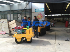 福瑞得機(jī)械手扶雙輪壓路機(jī)，二次結(jié)構(gòu)澆筑泵及時(shí)包貨