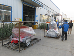 福瑞得機(jī)械1臺灌縫機(jī)，1臺移動燈車，一臺馬路吹風(fēng)機(jī)打包裝柜出口新加坡