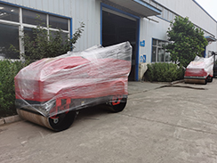 7月2日，福瑞得機械2臺全液壓座駕雙鋼輪壓路機打包發(fā)往吉林。